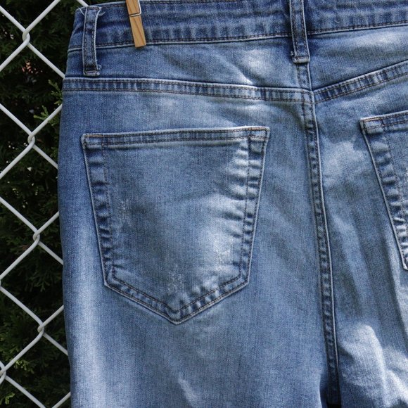 🌏 Risen - Distressed Button Fly Mom Jean - Size 11 - Picture 7 of 13